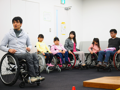 岡野善記さん（車椅子インストラクター、「７６６」社長）